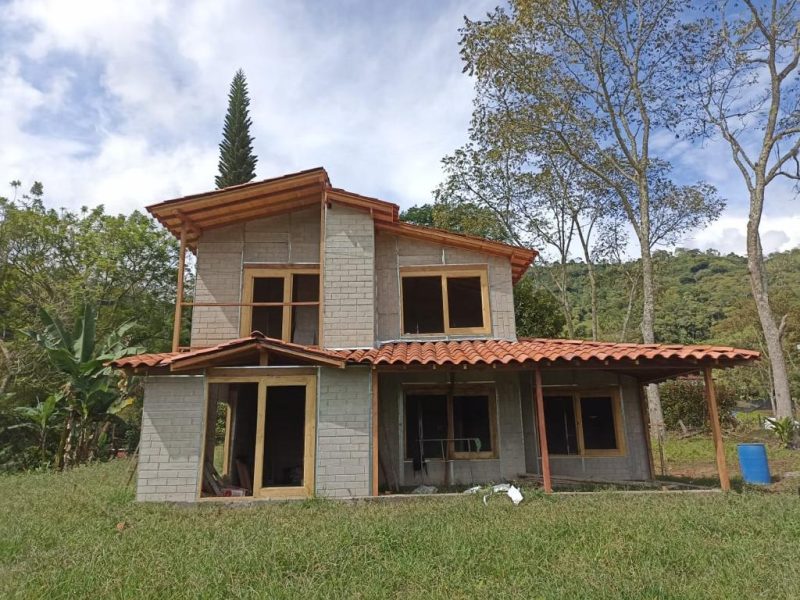 Casa campestre obra gris